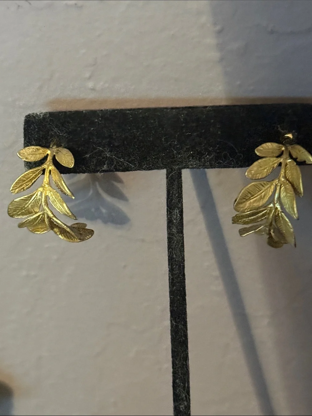 Leaf Cluster Drop Earrings – Gold Tone